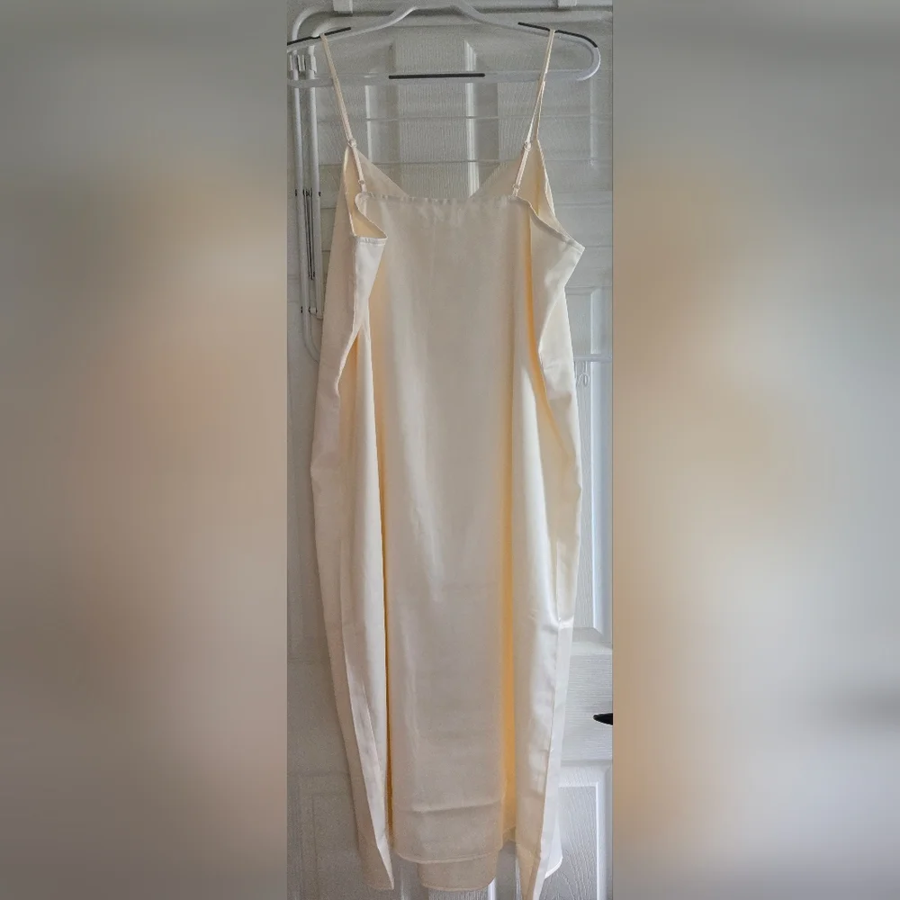 Brunette the Label Satin Dress in Creme , size XL - Picture 3 of 5